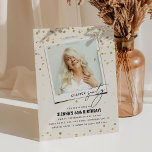 Invitación Chapter Sixty Fun Modern Photo 60th Birthday<br><div class="desc">¡Capítulo SESENTA! Invitar a amigos y familiares a celebrar una fiesta de cumpleaños número 60 con estas divertidas invitaciones de cumpleaños para adultos. El diseño incluye una instantánea de foto, el texto 'Chapter Sixty in serif and calligraphy font, un falso purpurina de oro y una plantilla de cumpleaños editable que...</div>