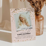 Invitación Chapter Sixty Fun Modern Photo 60th Birthday<br><div class="desc">¡Capítulo SESENTA! Invitar a amigos y familiares a celebrar una fiesta de cumpleaños número 60 con estas divertidas invitaciones de cumpleaños para adultos. El diseño incluye una instantánea de foto, el texto 'Chapter Sixty in serif and calligraphy font, un falso purpurina de oro y una plantilla de cumpleaños editable que...</div>