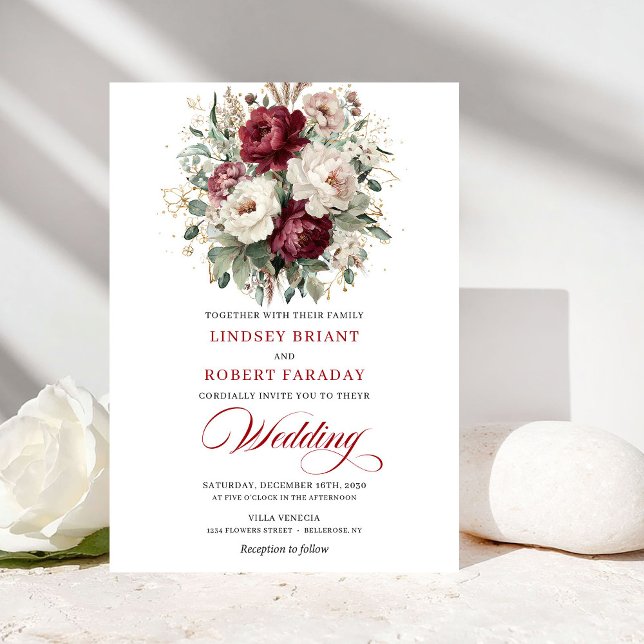 Invitación Chic Burgundy White Floral Eucalyptus Gold Wedding (Chic Burgundy White Floral Eucalyptus Wedding Invite)