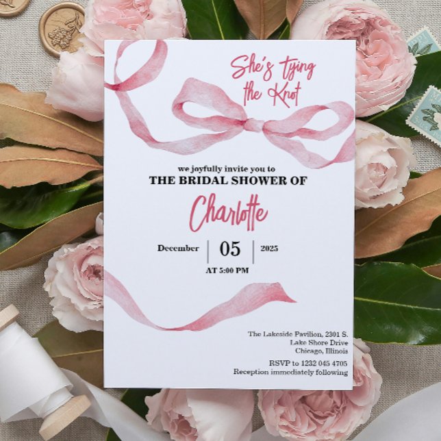Invitación Chic Minimal She's Tying the Knot Bridal Shower  (she's tying the knot pink bridal shower elegant minimal feminine typography whimsical simple)