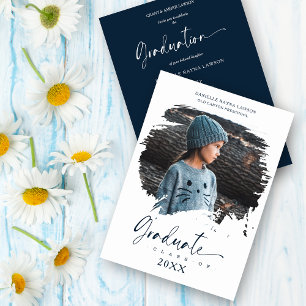 Invitación Chic Modern Navy Brushstroke Effect Graduation