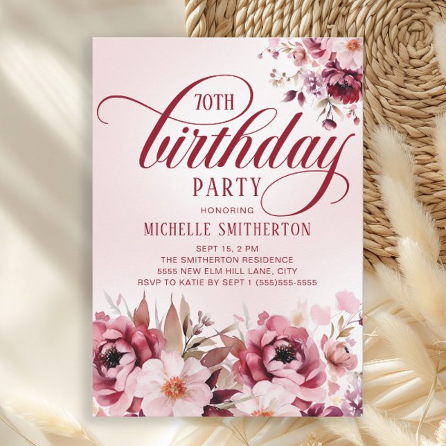 Invitación Chic Pink Burgundy Floral Glam 70th Birthday (Burgundy and pink watercolor floral 70th birthday party invitation)