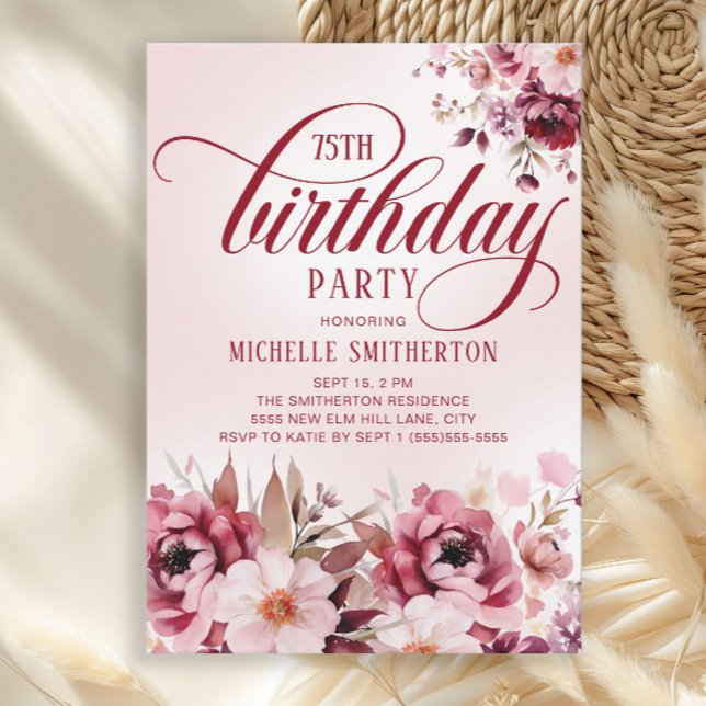 Invitación Chic Pink Burgundy Floral Glam 75th Birthday (Burgundy and pink watercolor floral 75th birthday party invitation)