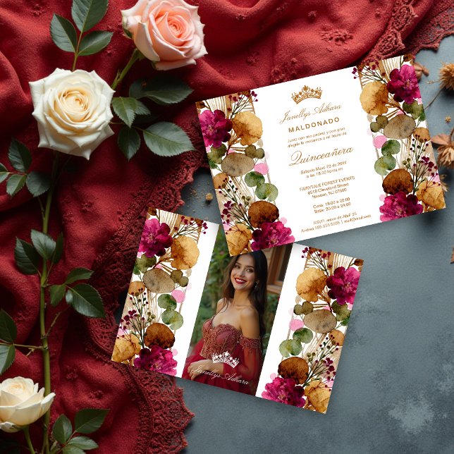 Invitación Chic Princess Tiara Floral Garland Quinceañera (Chic Lovely Princess Tiara & Floral Garland in Spanish Quinceañera Invitation Card Design.)