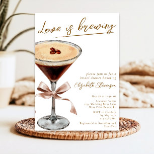 Invitación Chic Script Love is Brewing Martini Desayuno de De