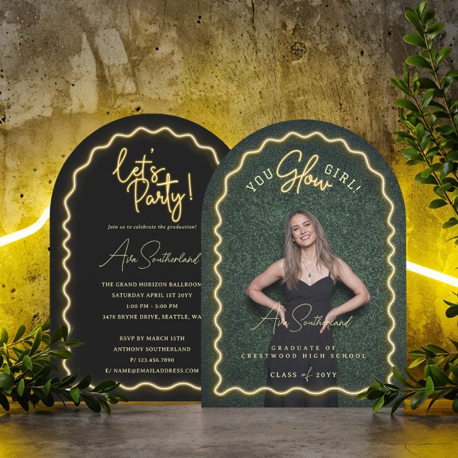 Invitación Chica brillante Wavy Yellow Neon Graduation Photo (You Glow Girl Wavy Yellow Neon Graduation Photo Invitation)