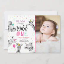 Chica de animales salvajes de un Fiesta Safari