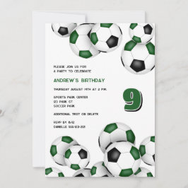 Invitación chica de bolas de fútbol negro verde