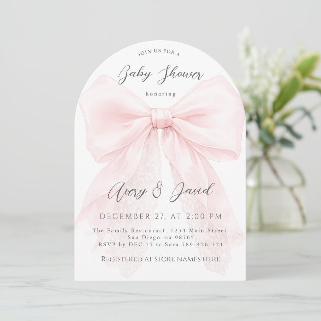 Invitación Chica de ducha de bebé moderna con lazo rosa (Anverso de pie)