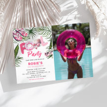Chica de fiesta de cumpleaños con foto en la pisci