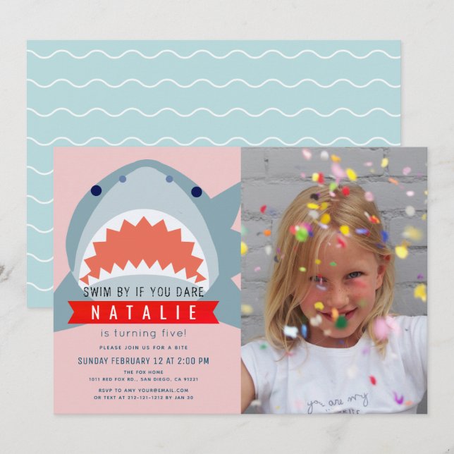 Invitación Chica de foto de piscina rosa de tiburón Cumpleaño (Anverso / Reverso)