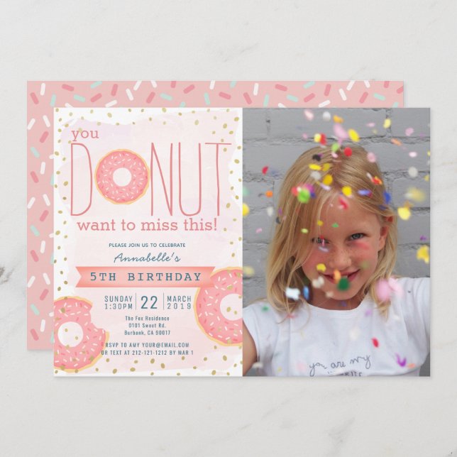 Invitación Chica de fotografía Donut Pink x Gold Cumpleaños (Anverso / Reverso)