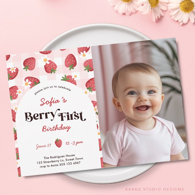 Invitación Chica de fresa rosa Foto Berry Primer cumpleaños (Front Invitation is shown in a 5 x 7 inches size. Personalize text, size, paper, and corner style.)