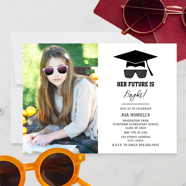 Invitación Chica de gafas de sol futuro brillante Graduación  (Subido por el creador)