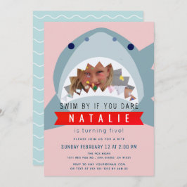 Invitación Chica de la piscina rosa del tiburón foto cumpleañ