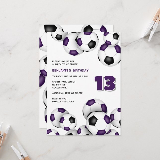 Invitación chica de pelotas de fútbol negro violeta (Anverso/Reverso In Situ)