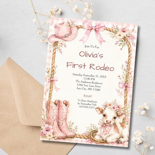 Invitación Chica de Primer Rodeo Rosa Cumpleaños 1 (Baby Girl Cowgirl Western 1st Rodeo Birthday invitation. Pink Coquette Bows, Boots, Hat, Baby Cow)