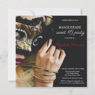 Invitación Chica elegante de máscara de mascarada en fondo ne