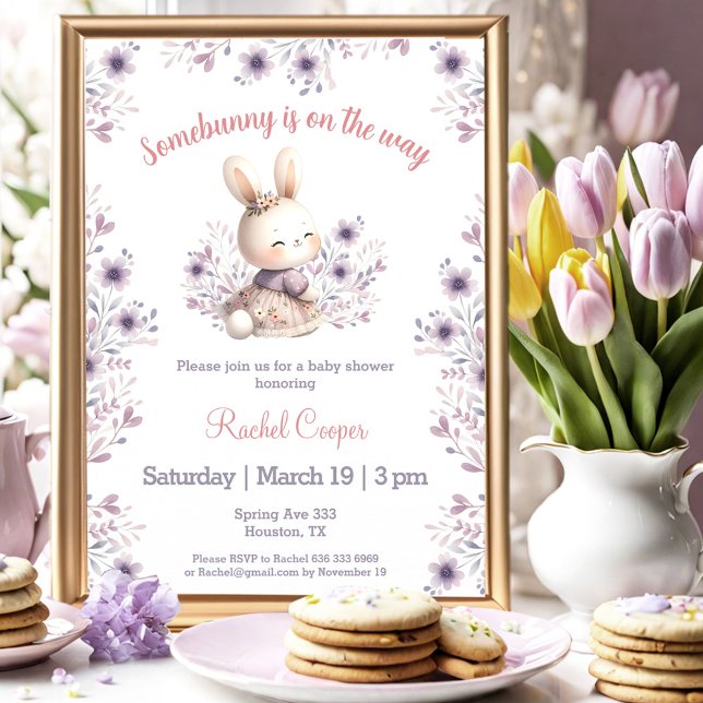 Invitación Chica floral rosa morado lindo conejito Baby Showe (Cute Bunny Purple Pink Floral Girl Baby Shower Invitation)