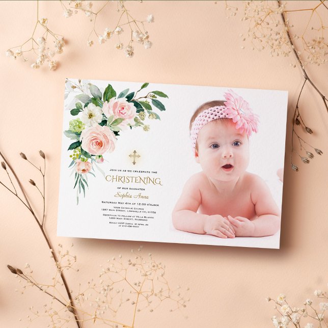 Invitación Chica fotográfico floral blanca de Rubor rosa Chri (christening invitation, pink floral photo christening invitation)