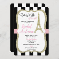 Chica invitado de la torre Eiffel de París