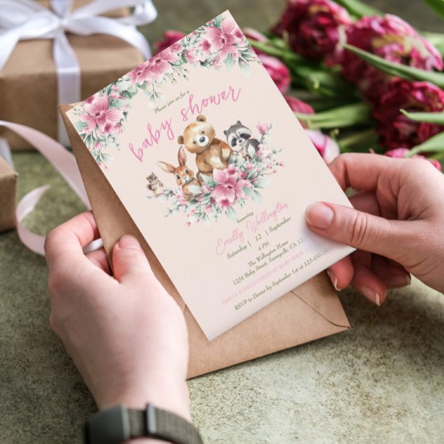 Invitación Chica rosa de la piel de animales florales Baby Sh (Subido por el creador)