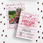 Invitación Chica rosa de la sandía cuta Primer cumpleaños Fie<br><div class="desc">Chica rosa de la sandía cuta Primer cumpleaños Fiesta foto invitación</div>