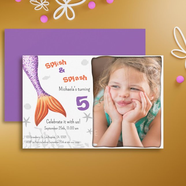 Invitación Chica veraniego de la cola de la sirena morada (Purple Mermaid Tail Splash Summer Girl Birthday Invitation)