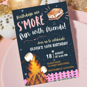 Invitación Chicas Fogata de Malvaviscos Diversión Amigas Camp