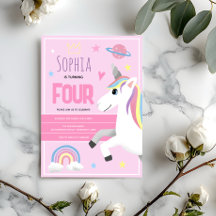 Chicas matan a niños de Unicornio rosado en cuarto