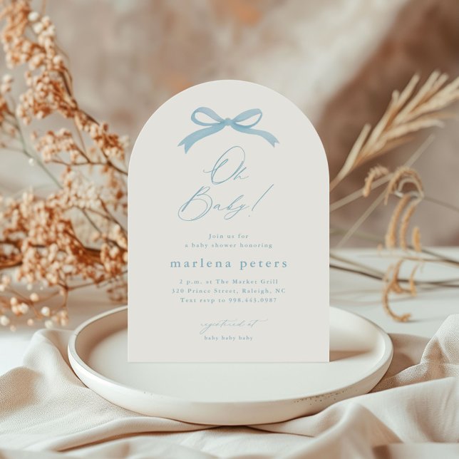 Invitación Chico de Arco Azul Simple Baby Shower (Simple hand painted blue bow script boys baby shower invitation.)