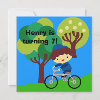 Invitación Chico de pelo pardo en bicicleta cumpleaños invita