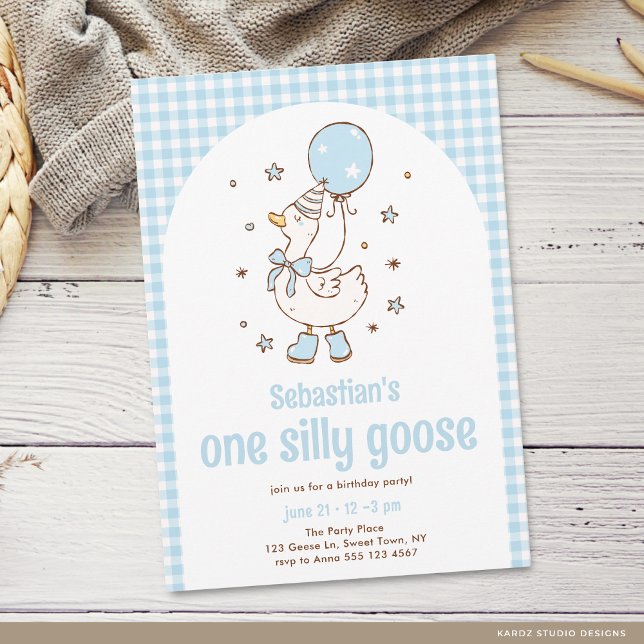 Invitación Chicos de Cuadros Azules Un Ganso Tonto Cumpleaños (The front of the invitation is shown in a 5x7-inch size. Choose size, paper, and corner sty)