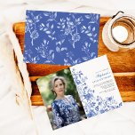 Invitación Chinoiserie azul blanco Mujeres 40 años foto<br><div class="desc">Este diseño de inspiración chinoiserie presenta elegantes flores botánicas y vegetación en tonos azules y blancos. Personalice la invitación con sus detalles y si desea reorganizar el estilo y la ubicación del texto,  pulse el botón "Haga clic para más personalizares".</div>