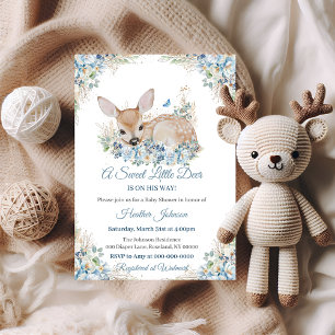 Invitación Chulo ciervo floral azul y beige para baby shower