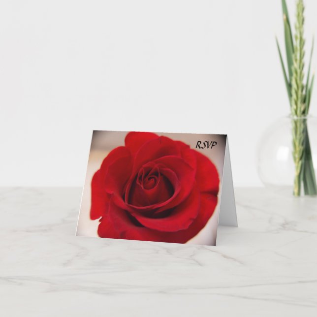 Invitación Ciérrese encima del rosa rojo RSVP (Anverso)