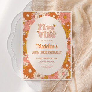 Invitación Cinco es un Chica Vibe Retro Daisy Quinto Cumpleañ