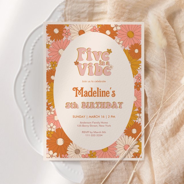Invitación Cinco es un Chica Vibe Retro Daisy Quinto Cumpleañ (Subido por el creador)