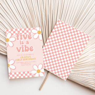 Invitación Cinco es una Vibra Retro Check Rosa Daisy