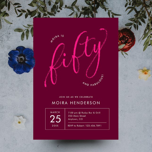 Invitación Cincuenta y fabuloso Pink Moderno 50 cumpleaños (Modern minimal fifty birthday party pink script typography 50th birthday invitation)