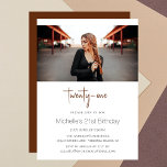 Invitación Cinnamon Stylish Modern Photo 21st Birthday<br><div class="desc">Esta moderna escritura,  invitación a la fiesta de fotos de 21 años,  muestra acentos de canela oscura. Se pueden personalizar todos los tipos de letra y colores.</div>