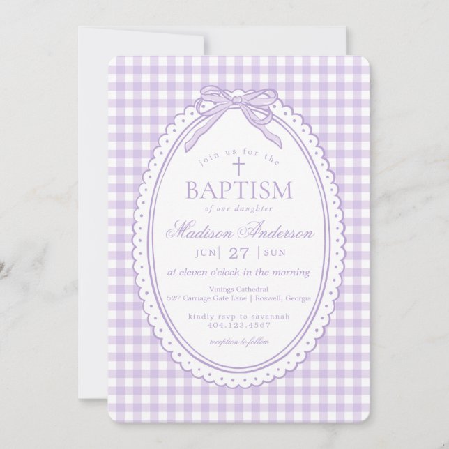 Invitación Cinta de Bautizo Coqueta de Gingham Púrpura (Anverso)