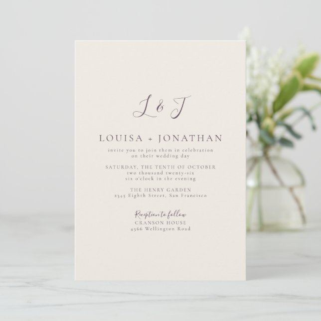 Invitación Ciruela Crema Mínimo Monograma Script Elegante Bod (Anverso de pie)