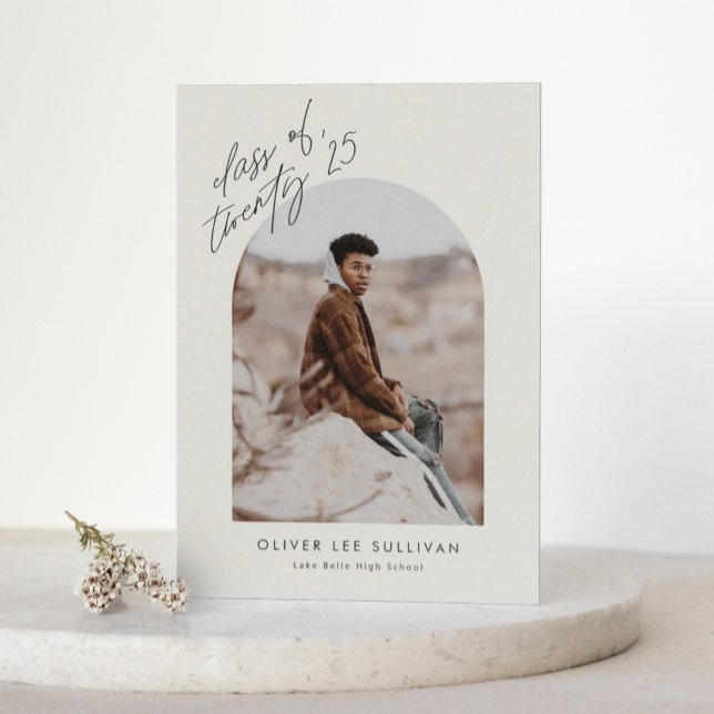 Invitación Clase Boho de la Graduación de Foto Arch 2025 (Customizable boho graduation invitation featuring photo arch overlay. )
