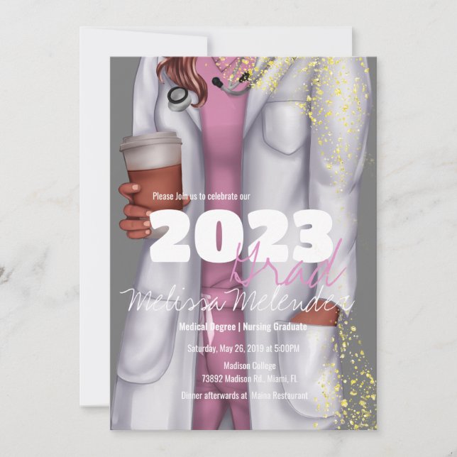 Invitación Clase de 2023 Graduada de Enfermería con Uniformes (Anverso)