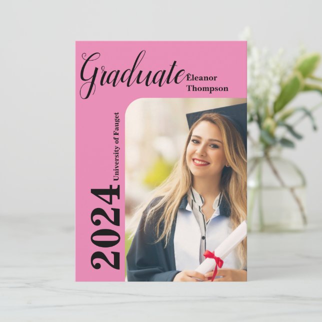 Invitación Clase de 2024 Grad: Foto moderna en blanco y negro (Anverso de pie)