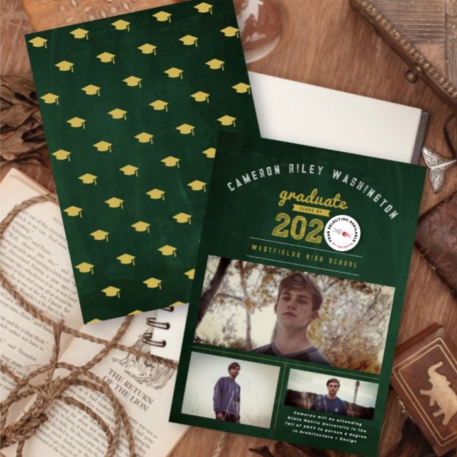 Invitación Clase De 2025 Retro Chalkboard 3 Graduación De Fot (Class Of 20YY Retro Green Chalkboard, Bold Gold & White Sketch 3 Photo Graduation Announcement Card.)