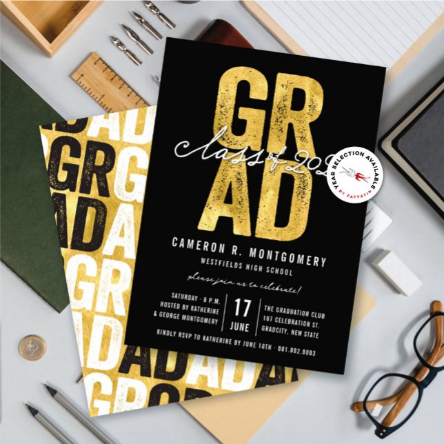 Invitación Clase Gold GRAD de 2025 Elegante Partido de Gradua (Gold & Black Bold GRAD Class of 2025 Stylish Graduation Party Invitation @ zazzle.com/color_therapy)
