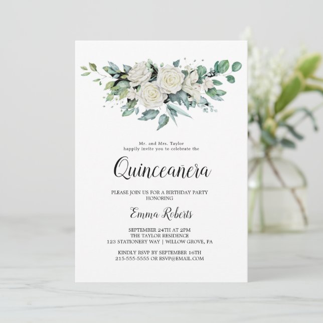 Invitación Clásica de Flores Blancas para Quinceañ (Anverso de pie)