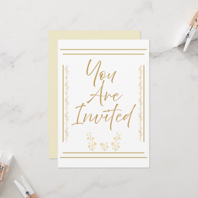 Invitación Clásica de Oro y Blanco (Anverso/Reverso In Situ)